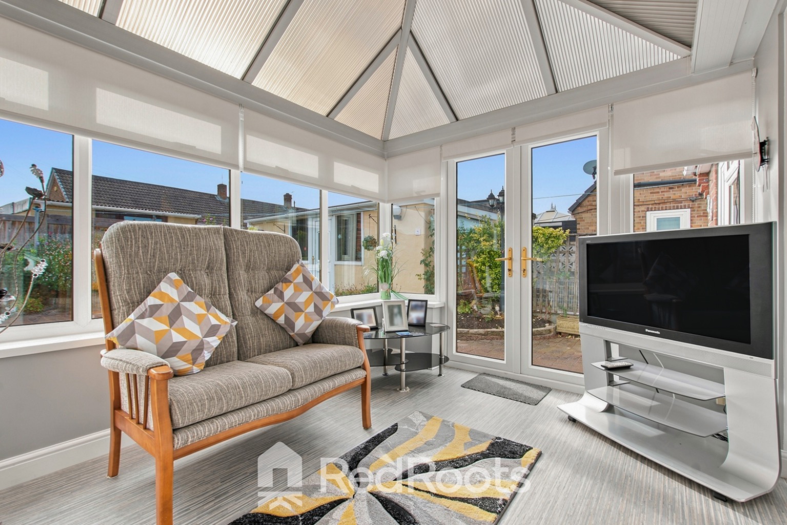3 bed semi-detached bungalow for sale in South Elmsall, Pontefract, West Yorkshire, WF9  - Property Image 6