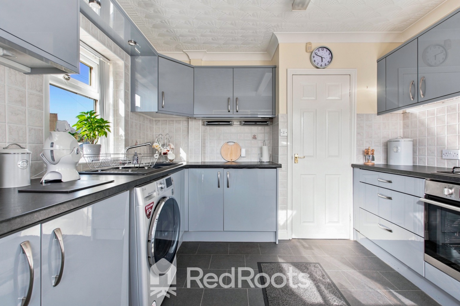 3 bed semi-detached bungalow for sale in South Elmsall, Pontefract, West Yorkshire, WF9  - Property Image 11