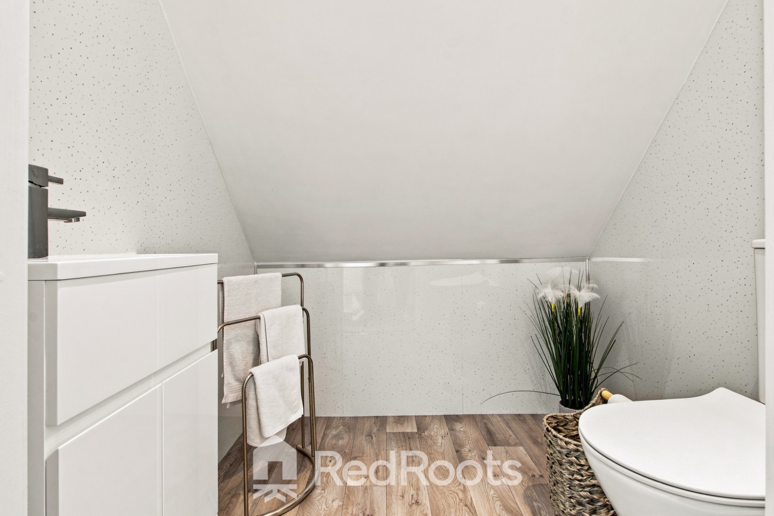 3 bed semi-detached bungalow for sale in South Elmsall, Pontefract, West Yorkshire, WF9  - Property Image 16