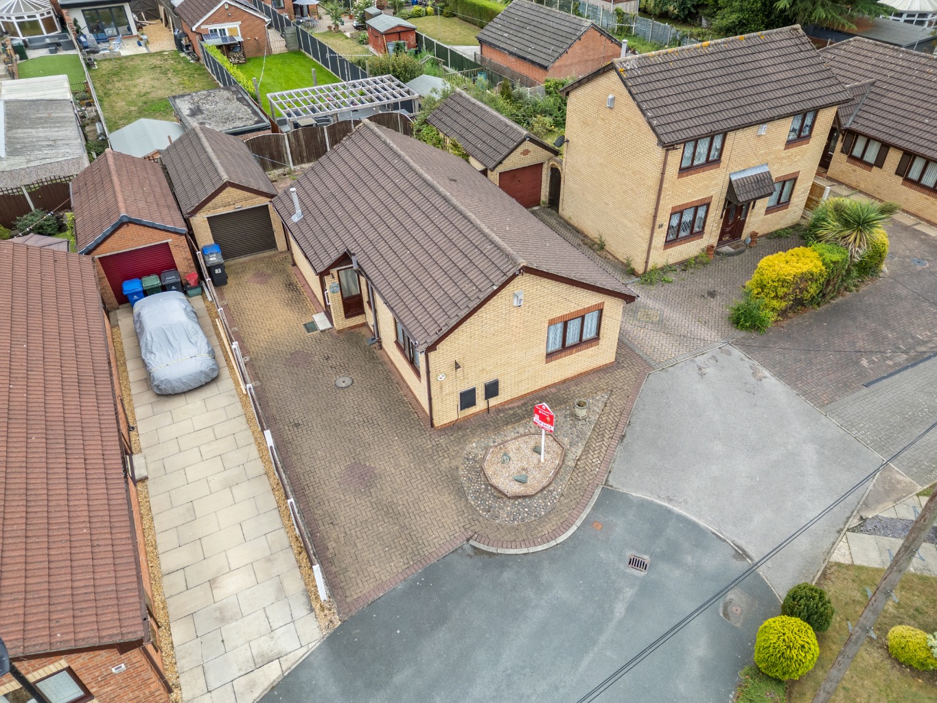 2 bed detached bungalow for sale in St. Marys Drive, Dunsville, Doncaster, South Yorkshire, DN7 - Property Image 2