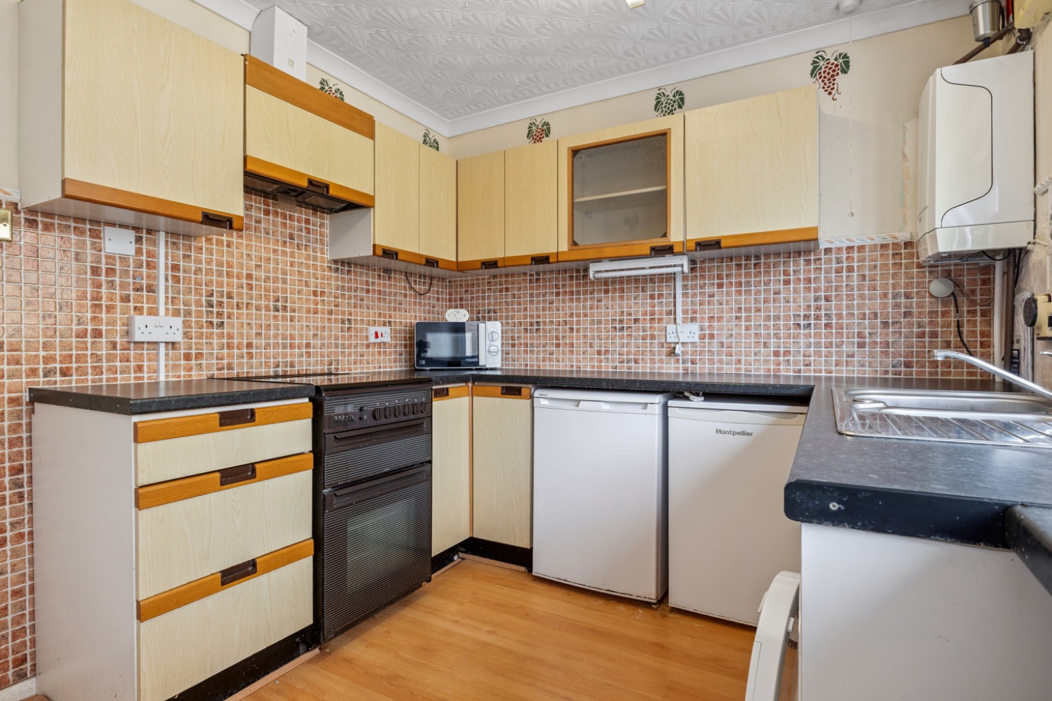 2 bed detached bungalow for sale in St. Marys Drive, Dunsville, Doncaster, South Yorkshire, DN7 - Property Image 8