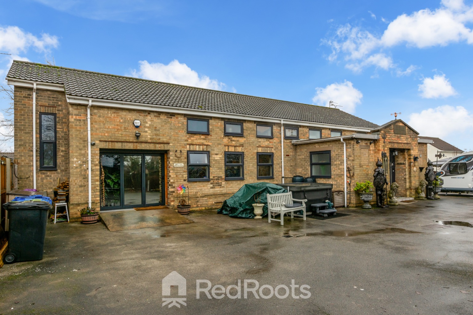 3 bed detached house for sale in Whites Wood Lane, Gainsborough, Lincolnshire, DN21  - Property Image 1