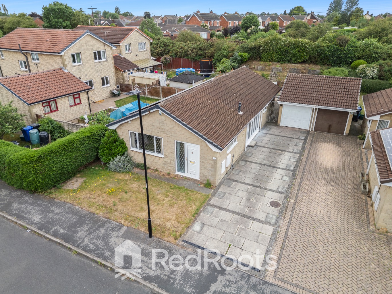 3 bed detached bungalow for sale in St. Georges Avenue, Dunsville, Doncaster, South Yorkshire, DN7 - Property Image 2