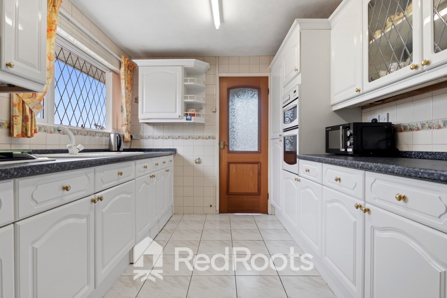 3 bed detached bungalow for sale in St. Georges Avenue, Dunsville, Doncaster, South Yorkshire, DN7 - Property Image 3