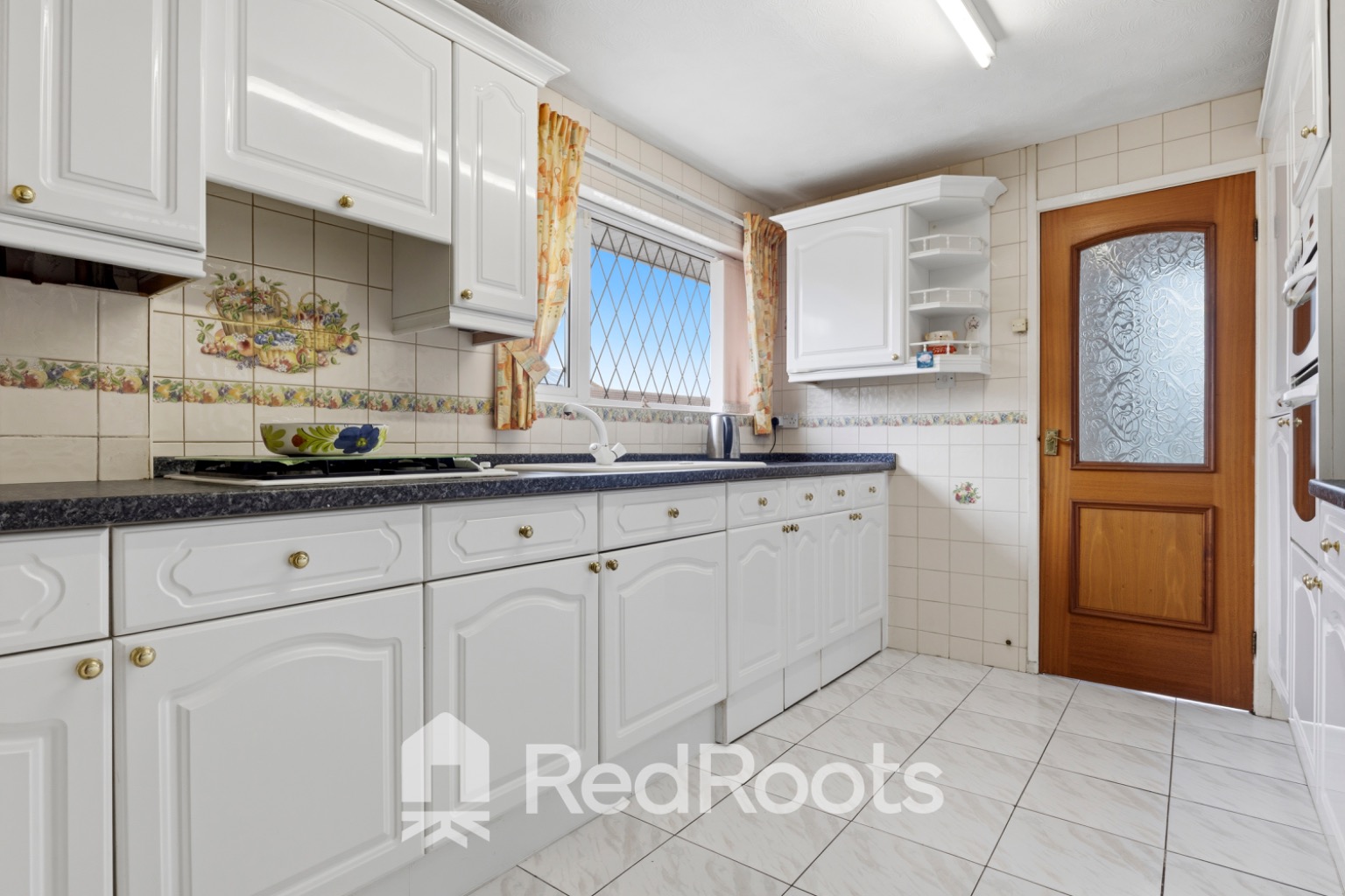 3 bed detached bungalow for sale in St. Georges Avenue, Dunsville, Doncaster, South Yorkshire, DN7 - Property Image 4