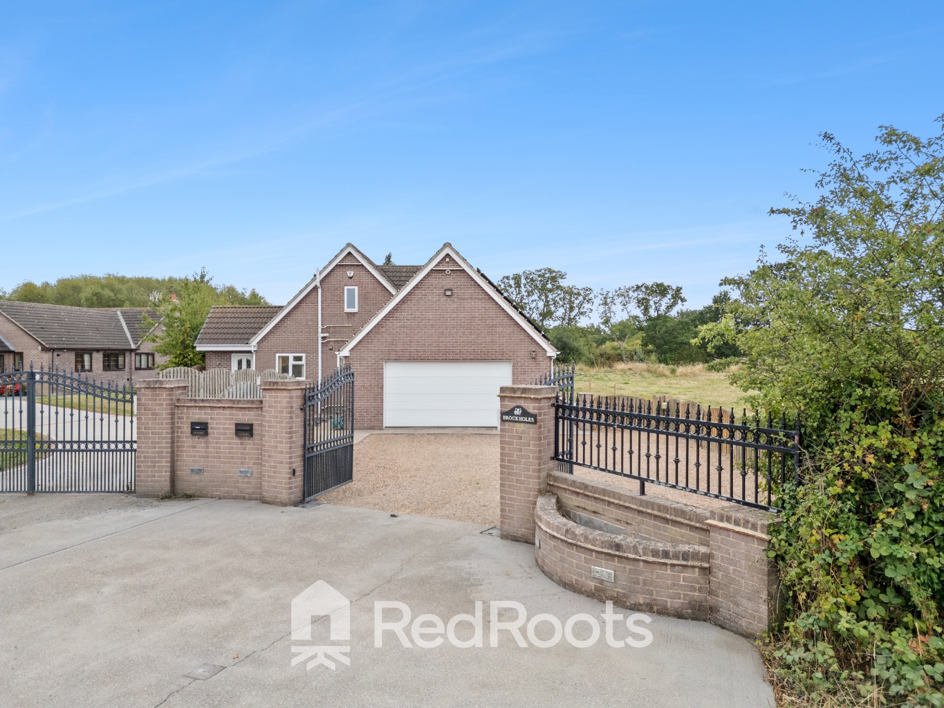 4 bed detached bungalow for sale in Brockholes, Moss Road, Moss, Doncaster, South Yorkshire, DN6 - Property Image 33
