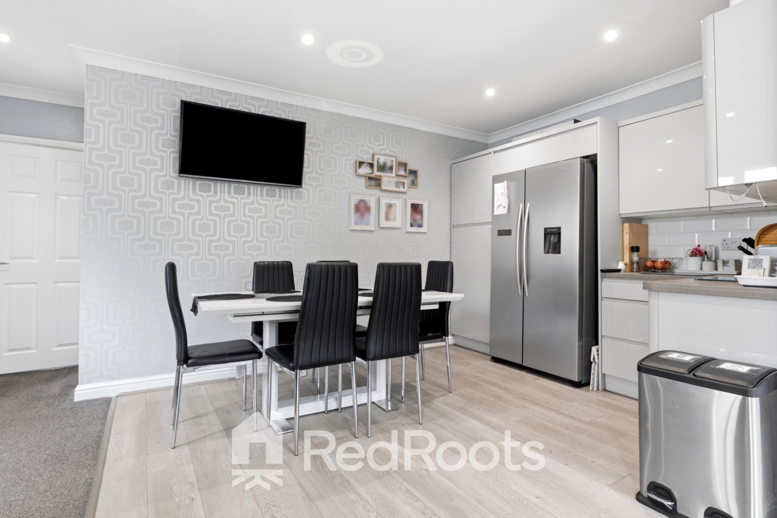 4 bed semi-detached house for sale in Clevedon Crescent, Doncaster, South Yorkshire, DN5 - Property Image 4