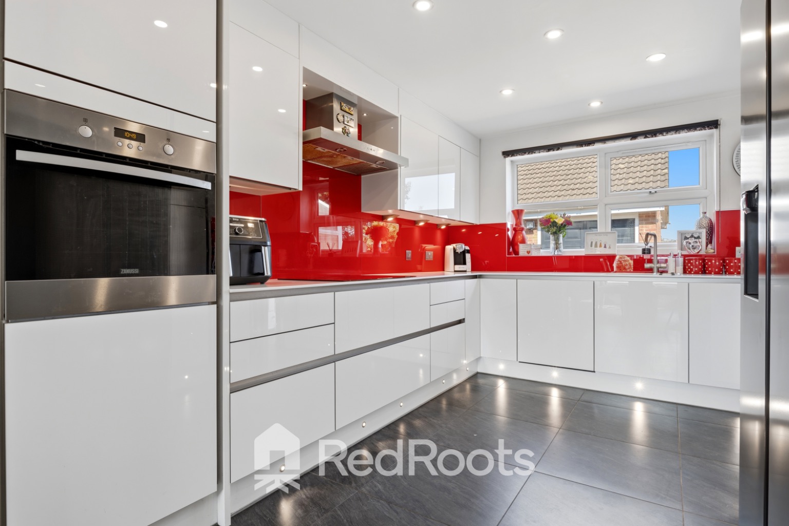 4 bed detached house for sale in Wainscot Place, Skellow, Doncaster, South Yorkshire, DN6 - Property Image 4
