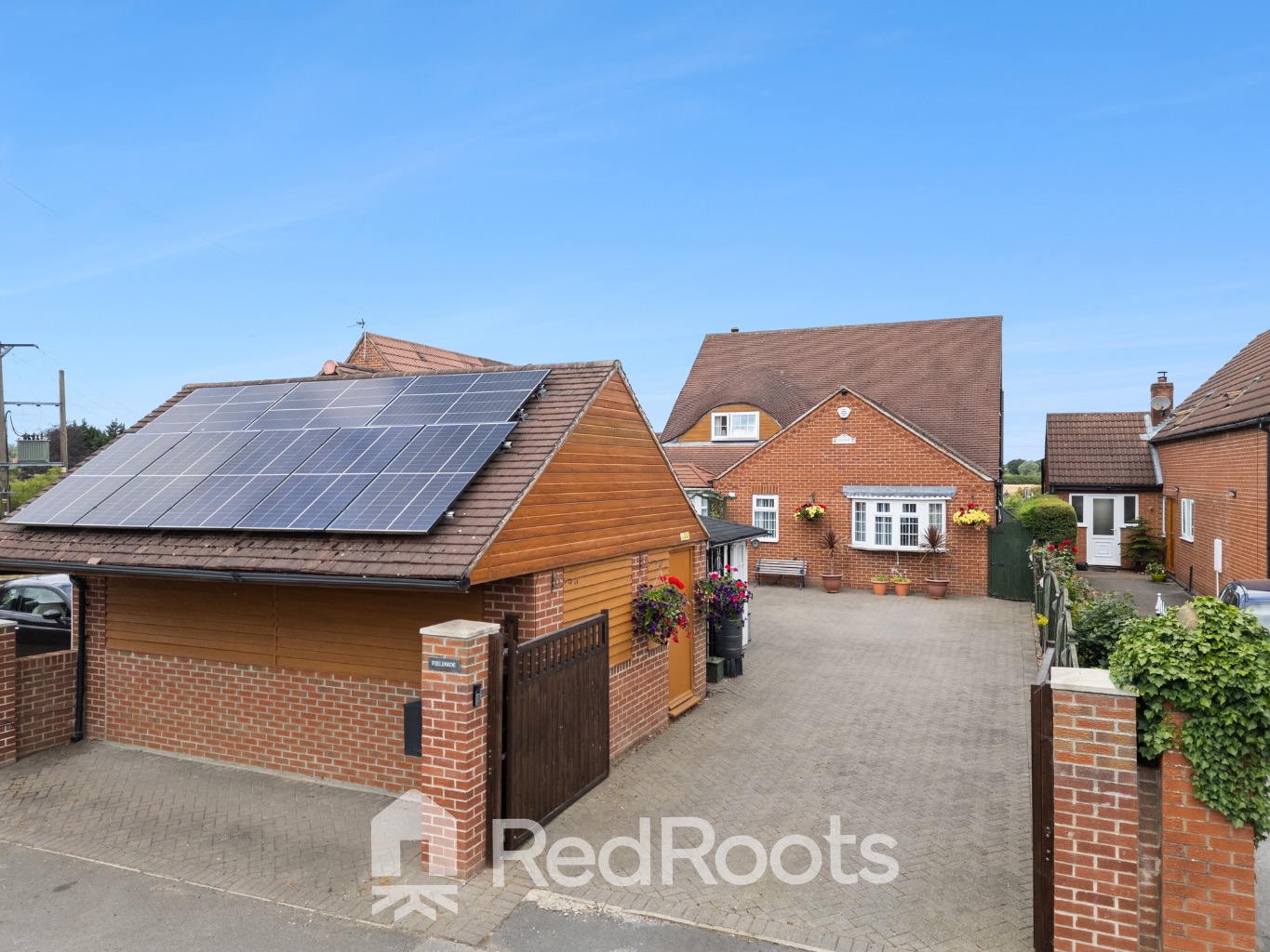 4 bed detached bungalow for sale in Fieldside, Braithwaite Lane, Braithwaite, Doncaster, South Yorkshire, DN7 - Property Image 2