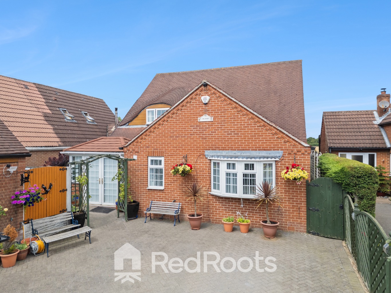 4 bed detached bungalow for sale in Fieldside, Braithwaite Lane, Braithwaite, Doncaster, South Yorkshire, DN7 - Property Image 3