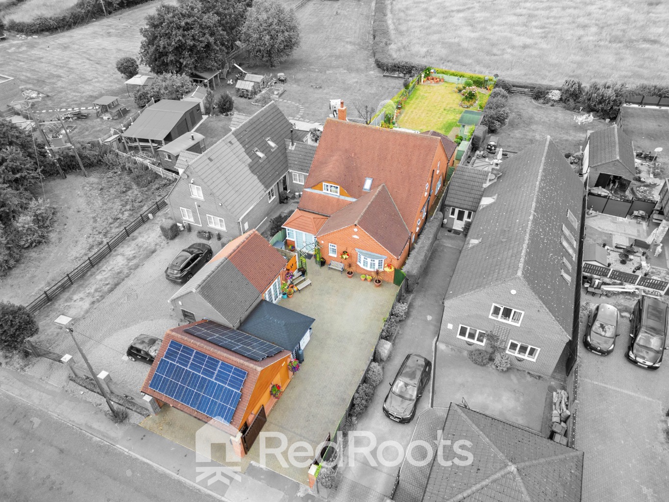 4 bed detached bungalow for sale in Fieldside, Braithwaite Lane, Braithwaite, Doncaster, South Yorkshire, DN7 - Property Image 1