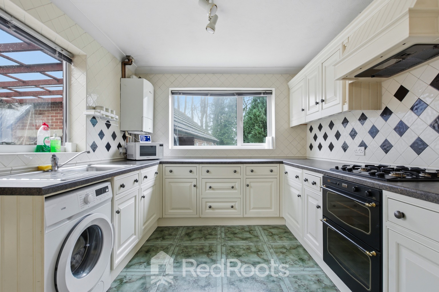 3 bed semi-detached house for sale in Ingleborough Drive, Doncaster, South Yorkshire, DN5 - Property Image 10