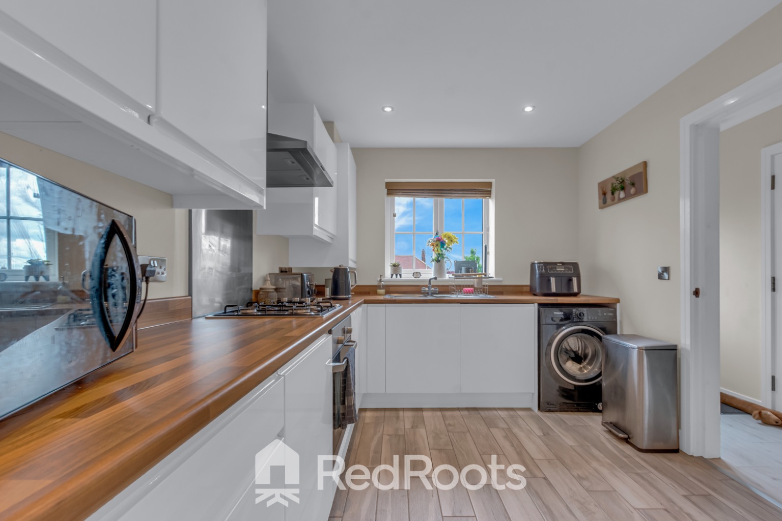 4 bed town house for sale in Springer Drive, Woodlands, Doncaster, South Yorkshire, DN6  - Property Image 3