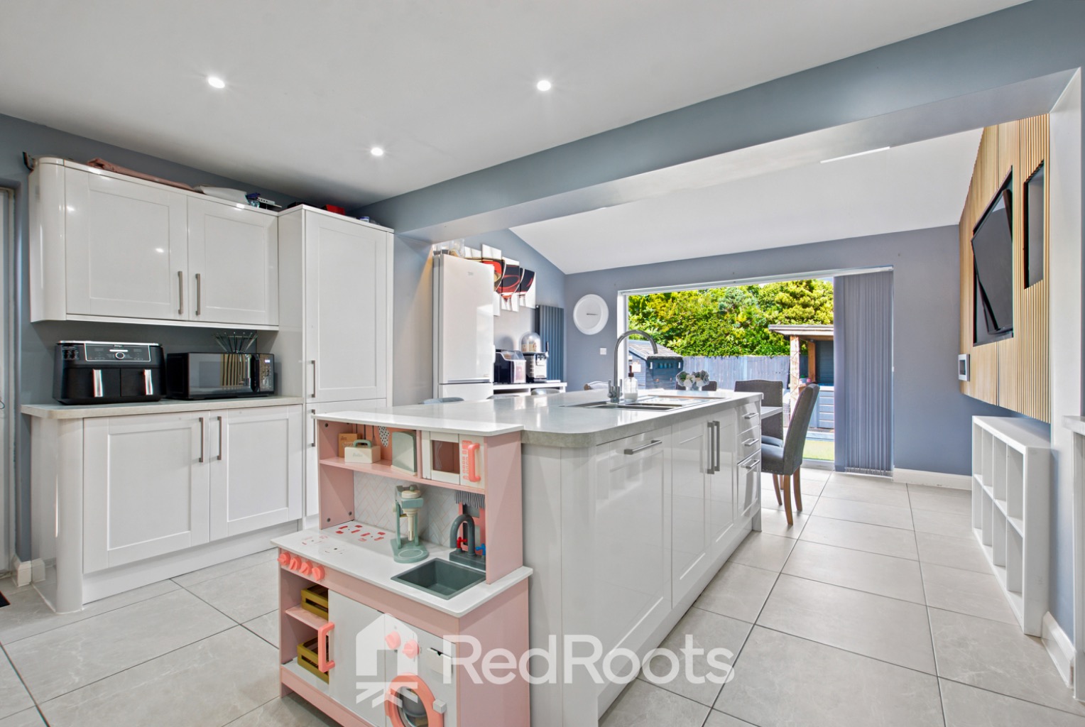3 bed semi-detached house for sale in Alderford Drive, Balby, Doncaster, DN4  - Property Image 4