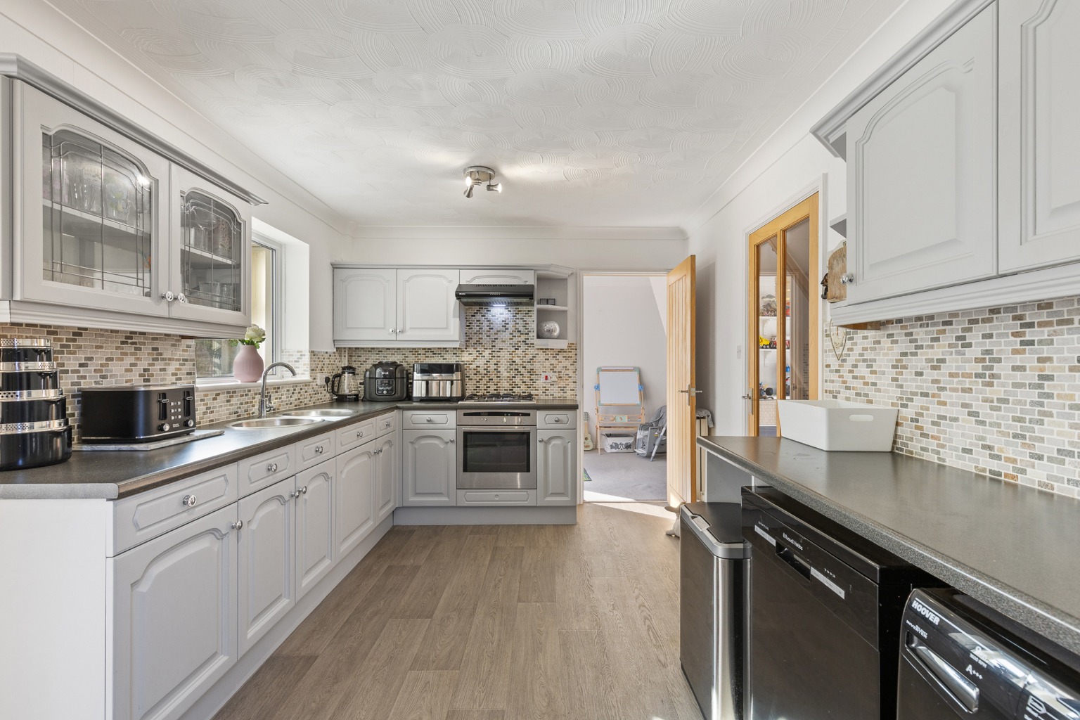 4 bed detached house for sale in Greenwood Avenue, Balby, Doncaster, South Yorkshire, DN4 0XE  - Property Image 9