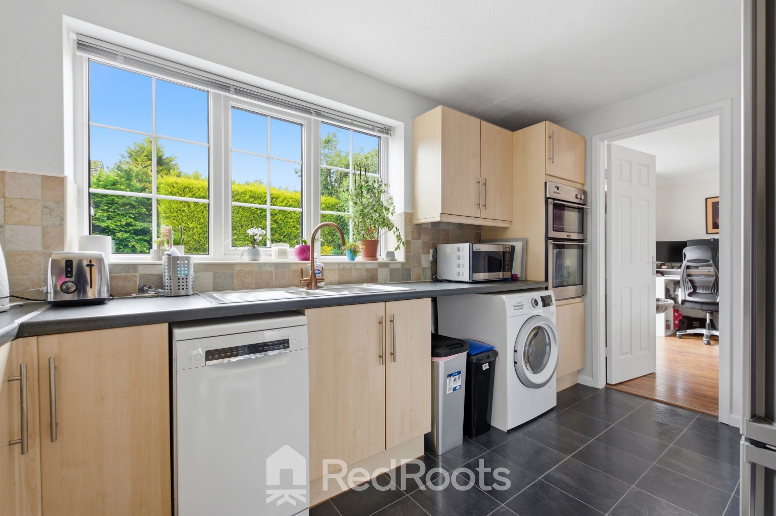 4 bed detached house for sale in Swannington Close, Doncaster, South Yorkshire, DN4 6UA  - Property Image 8