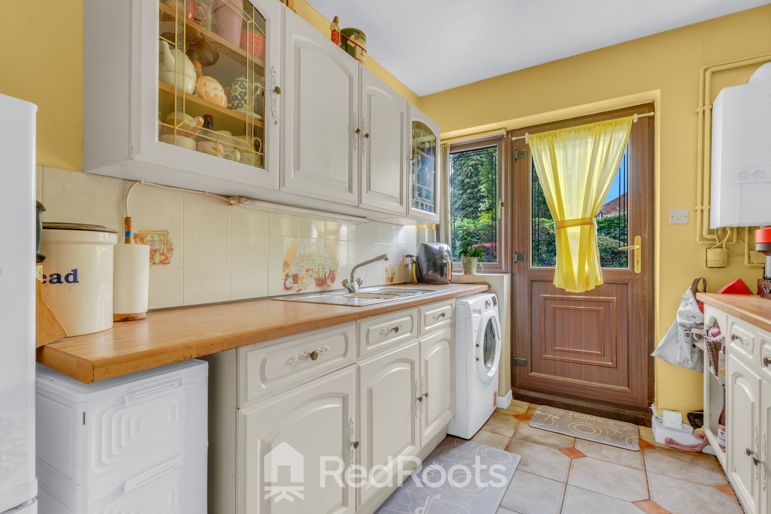 2 bed semi-detached bungalow for sale in Hunters Croft, Haxey, Doncaster, Lincolnshire, DN9 2NX  - Property Image 9