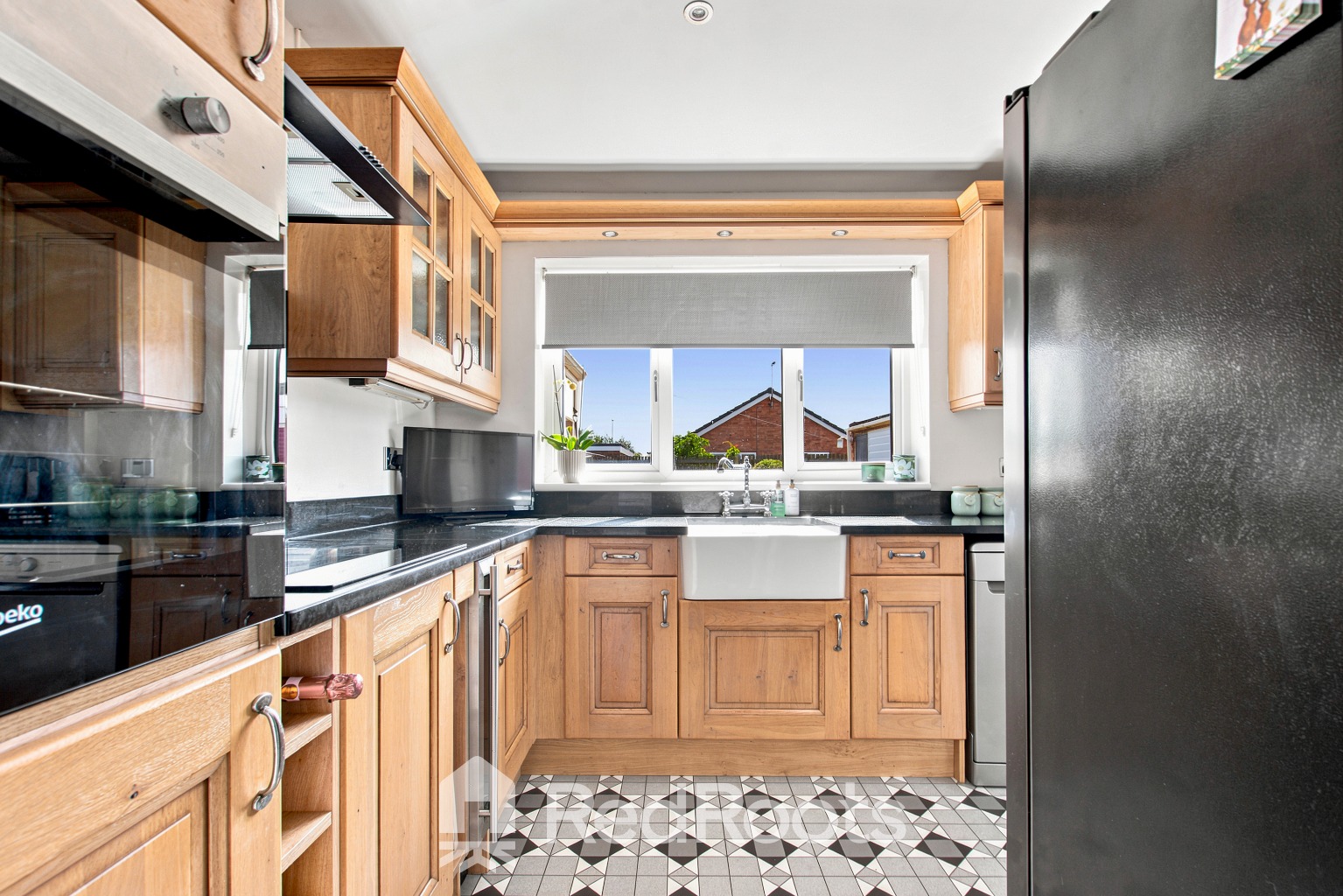 3 bed detached bungalow for sale in Park Lane, Westwoodside, Doncaster, Lincolnshire, DN9 2EF  - Property Image 3