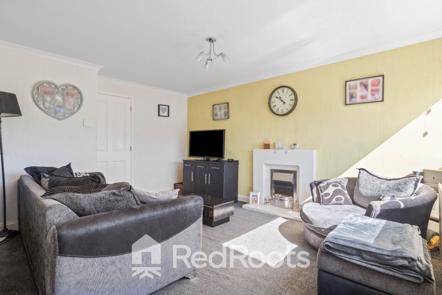 3 bed end of terrace house for sale in Church Close, Shepley. HD8 8HD  - Property Image 4