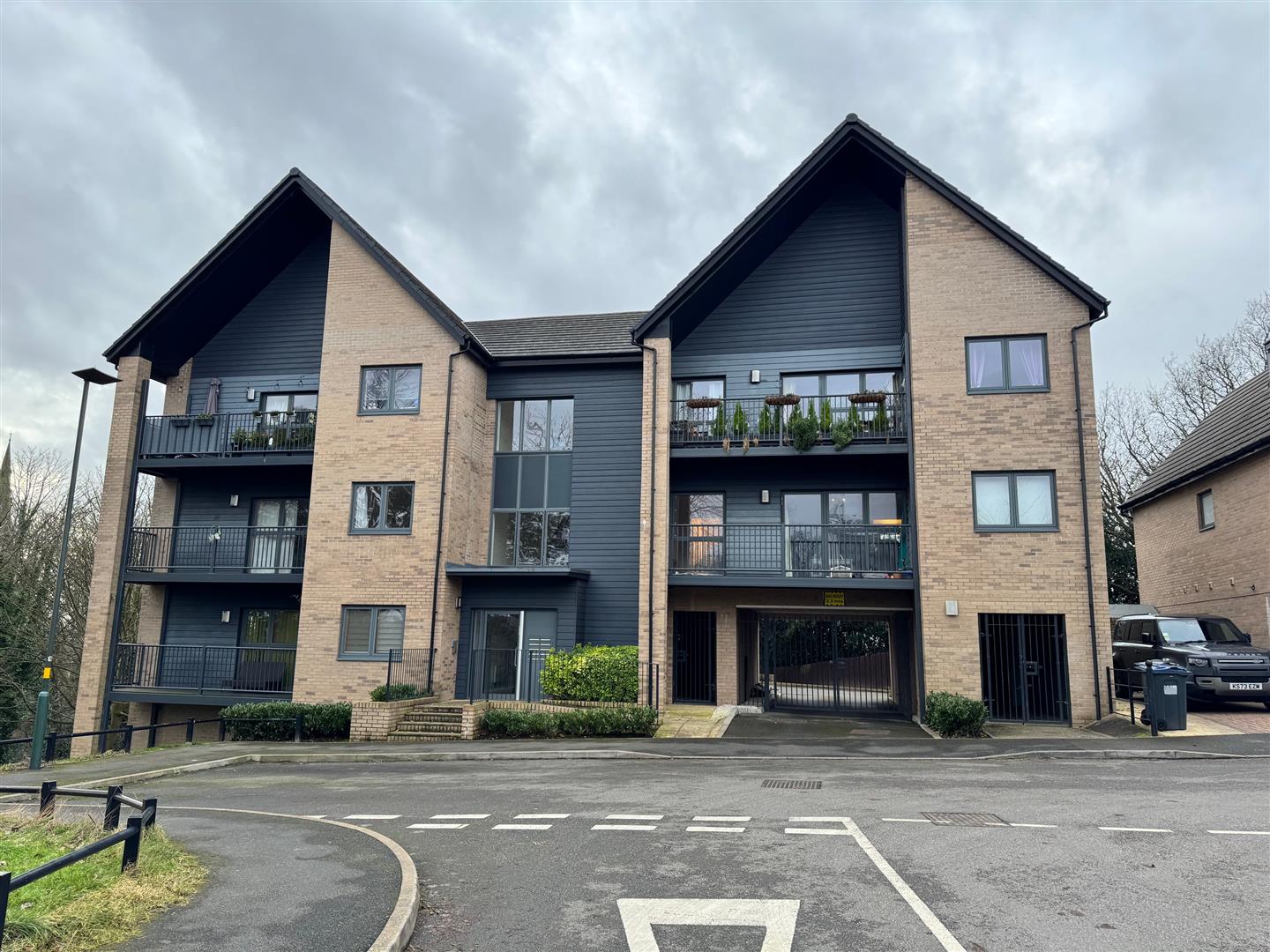 2 bed flat for sale in Haigh Crescent, Birmingham  - Property Image 1