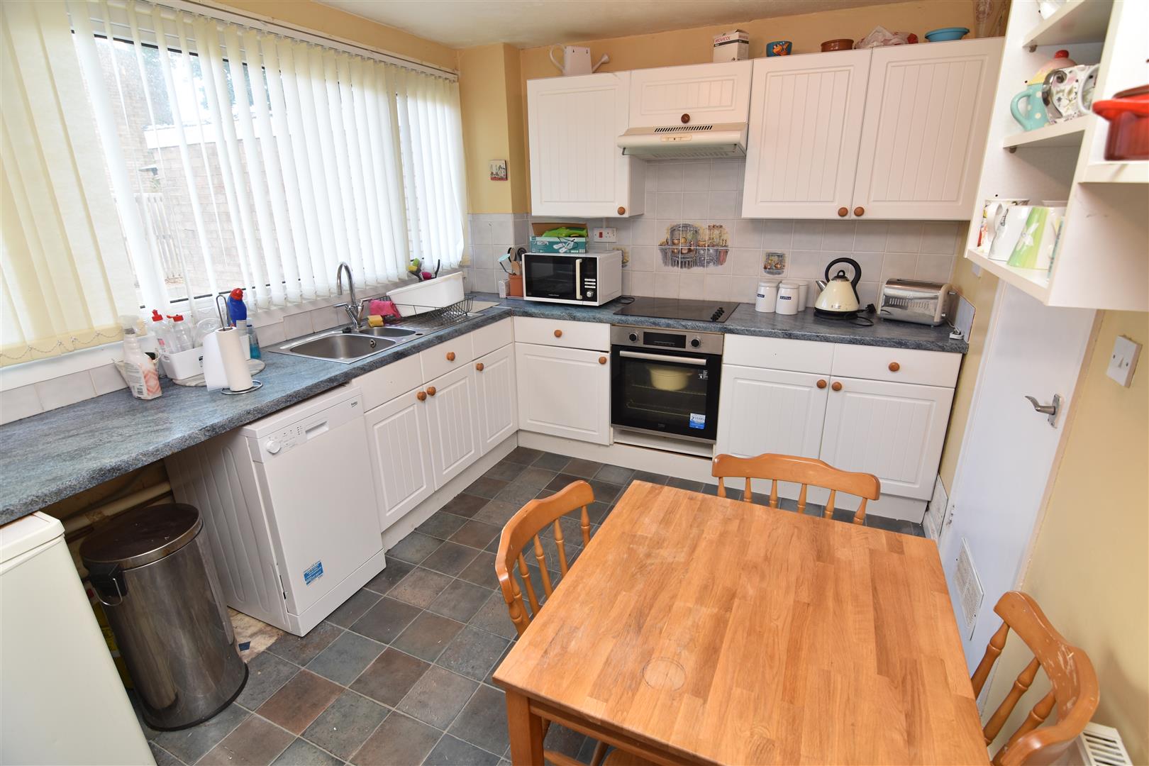 3 bed terraced house for sale in Falkland Way, Solihull 2