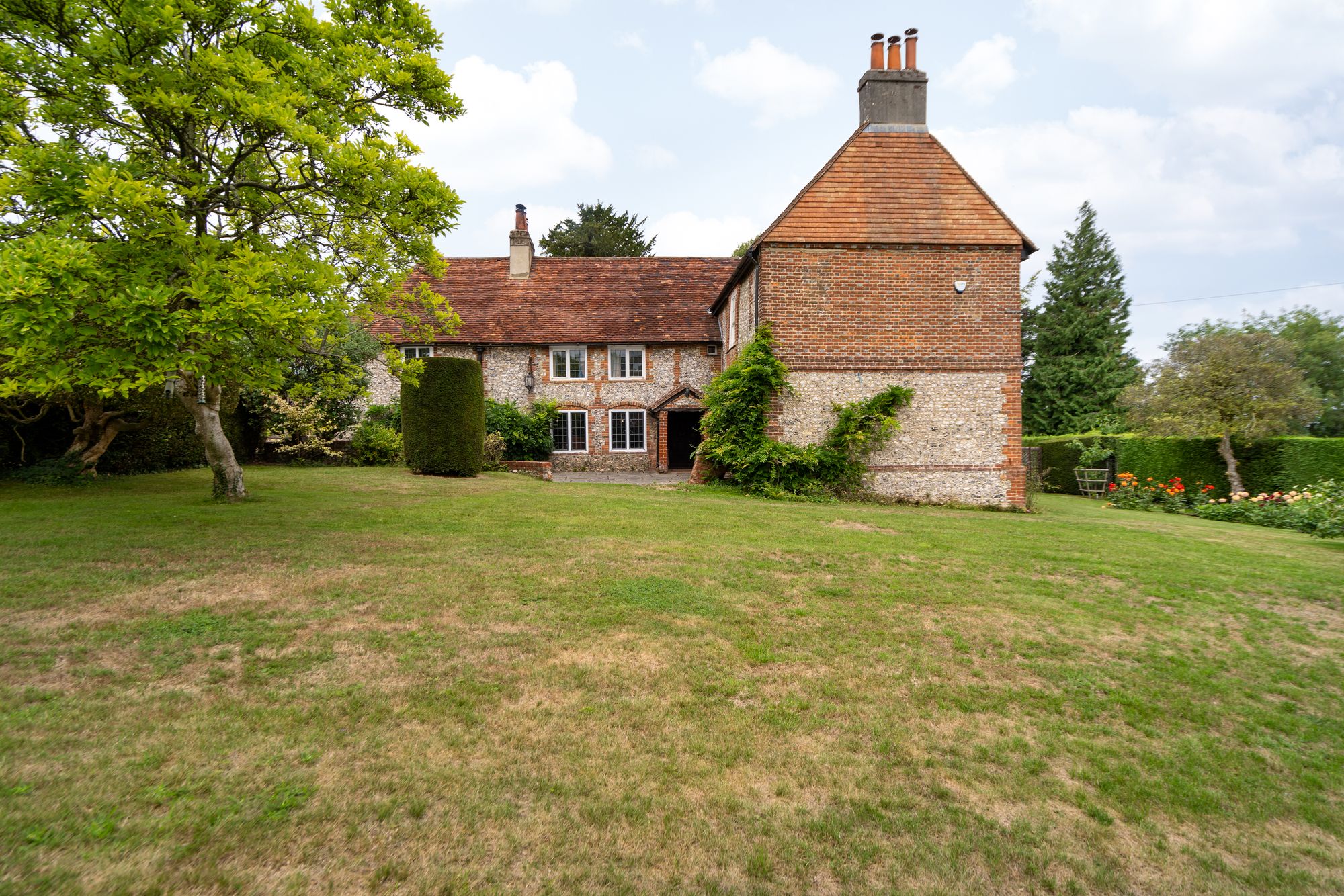 5 Bed Detached House For Sale In Slines Oak Road, Woldingham, (Ref:, ), Ebc6a295-Eb7b-4..., CR3