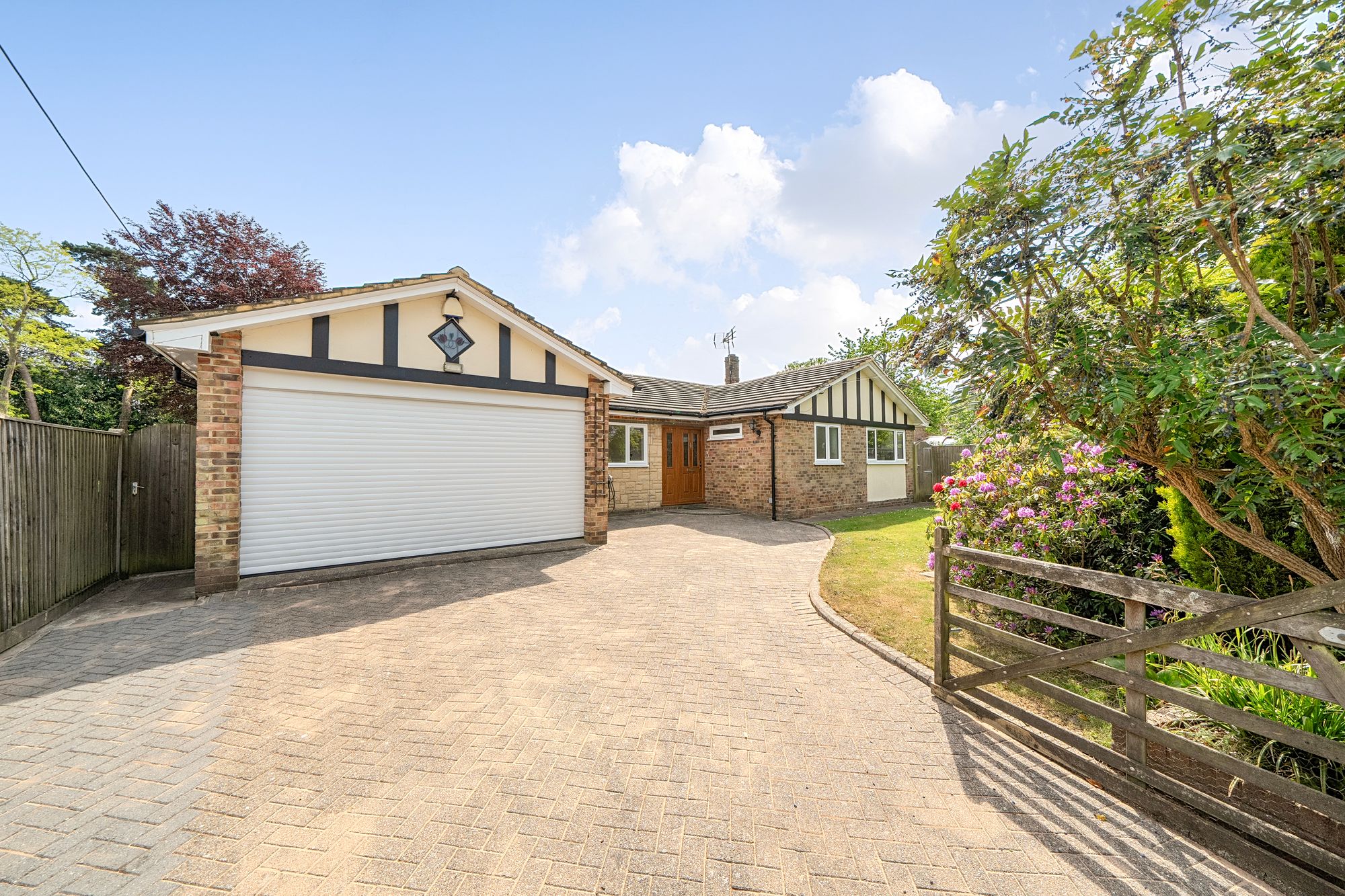 4 Bed Detached Bungalow For Sale In Heathway, Chaldon, (Ref:, ), Ed664b4b-E90d-4..., CR3