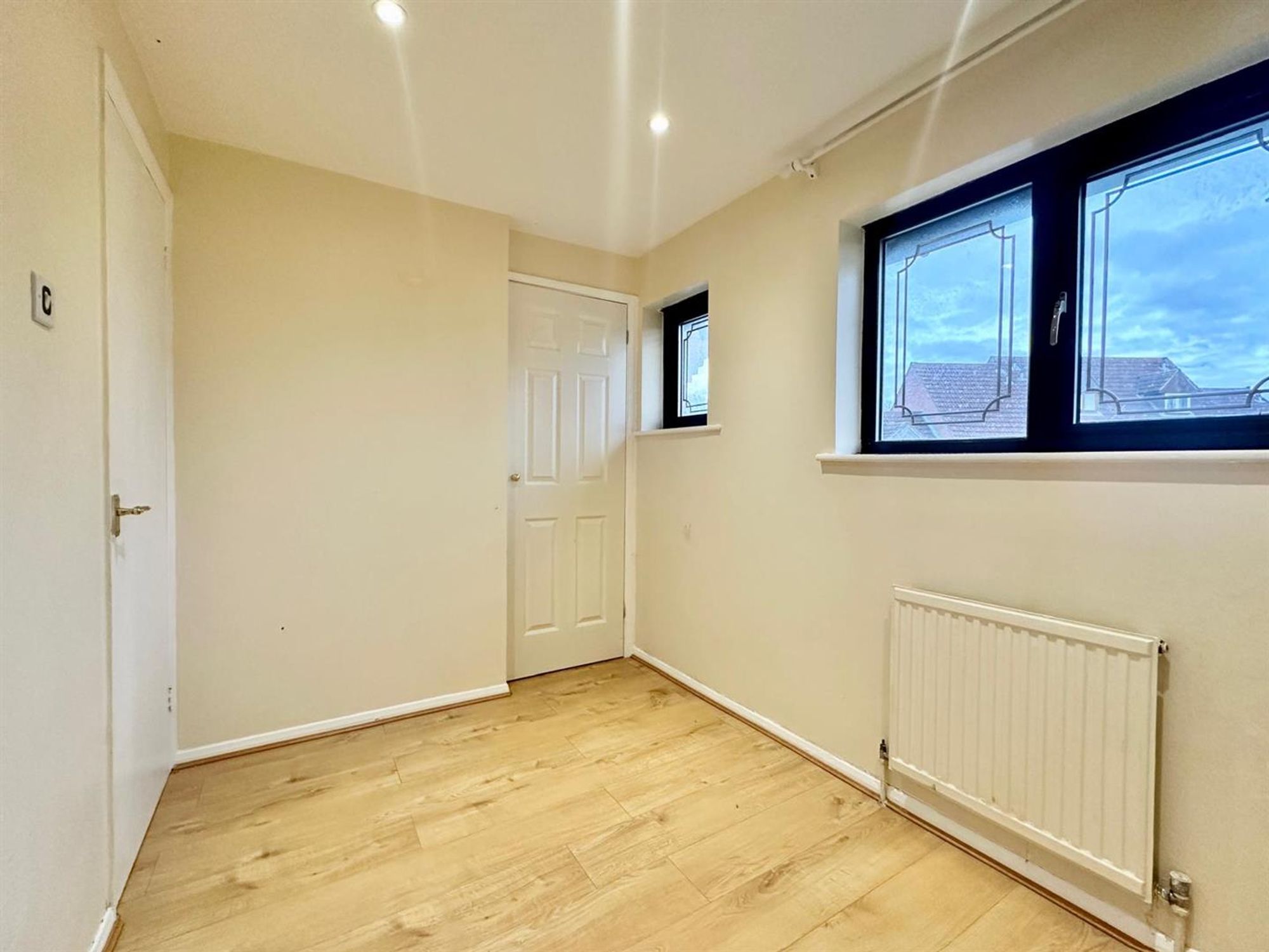 2 bed mid-terraced house for sale in Nickelby Close, London 4