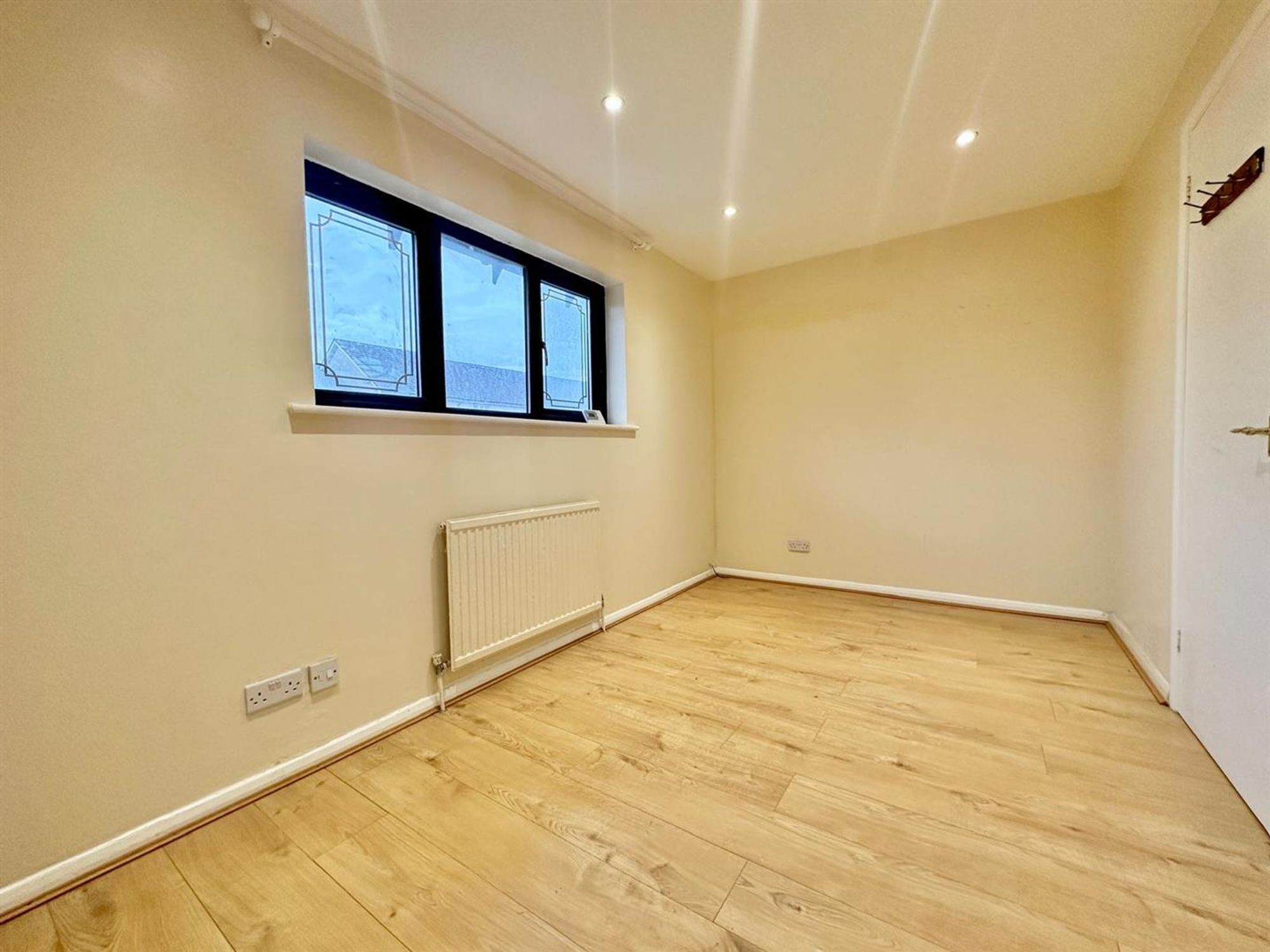 2 bed mid-terraced house for sale in Nickelby Close, London  - Property Image 3