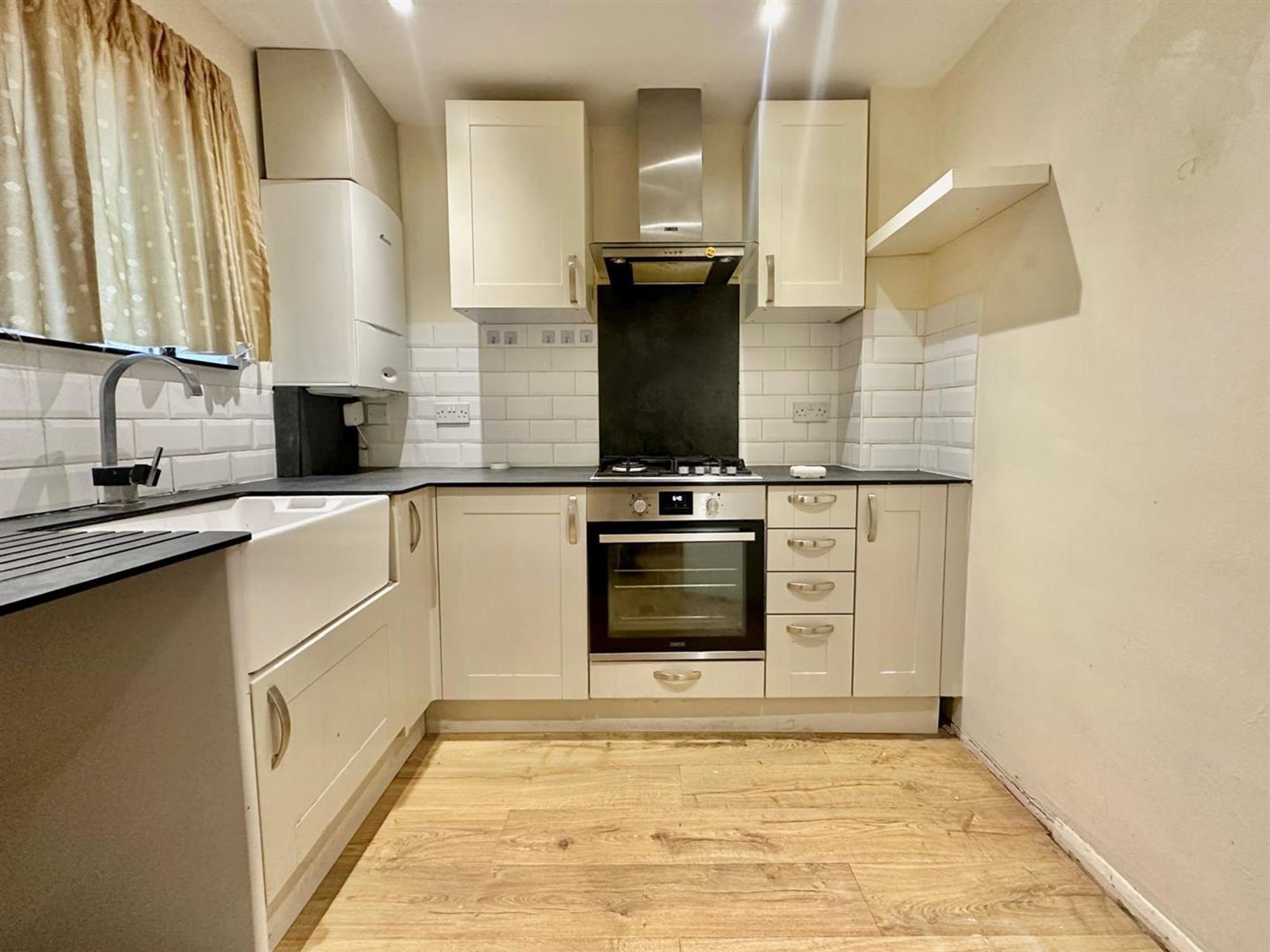 2 bed mid-terraced house for sale in Nickelby Close, London  - Property Image 2