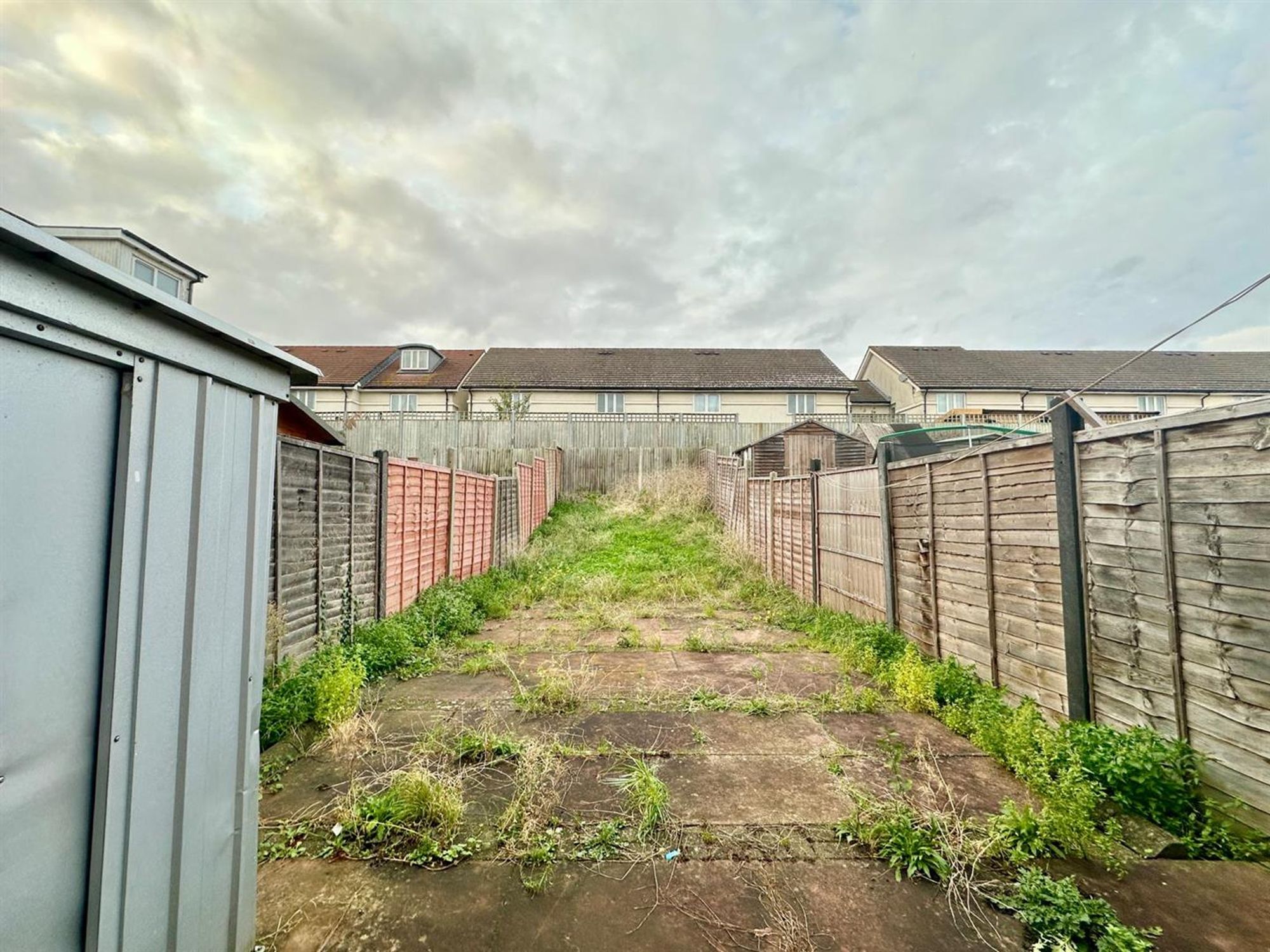 2 bed mid-terraced house for sale in Nickelby Close, London 5