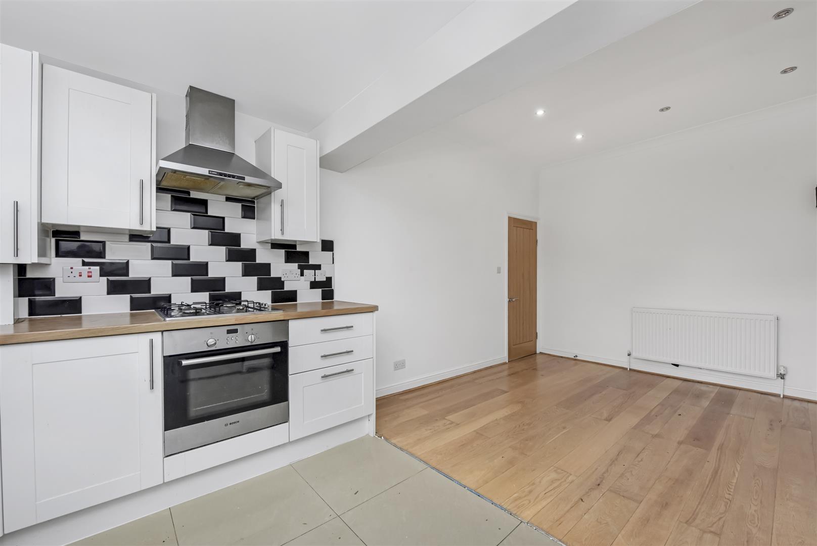 3 bed house to rent in Killearn Road, London 2