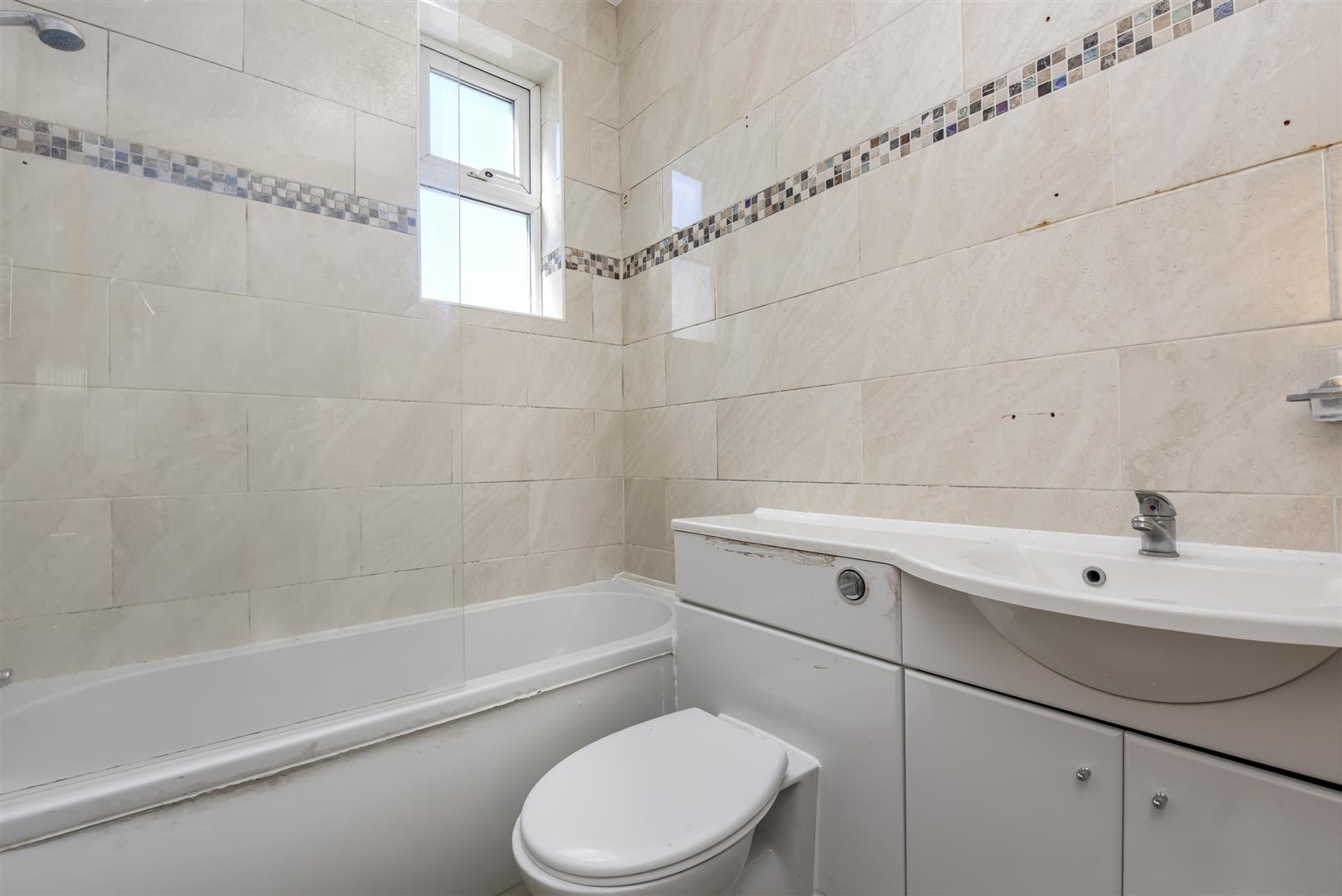 3 bed house to rent in Killearn Road, London 11