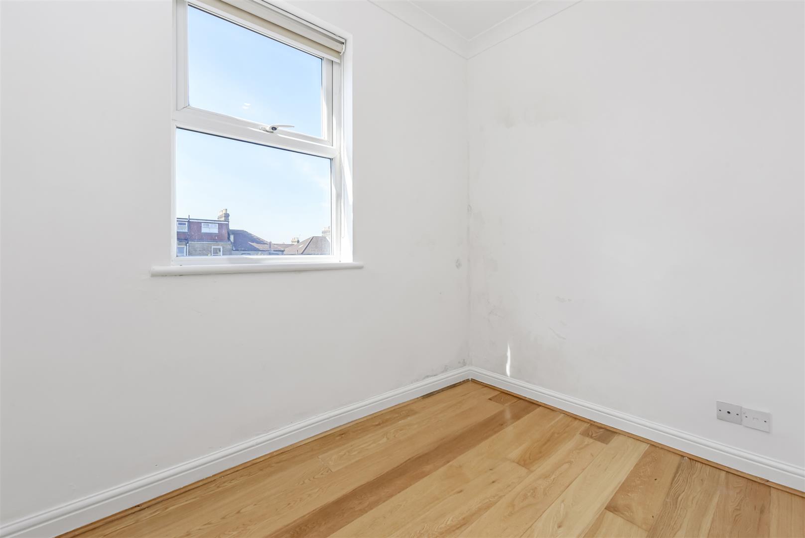 3 bed house to rent in Killearn Road, London 9