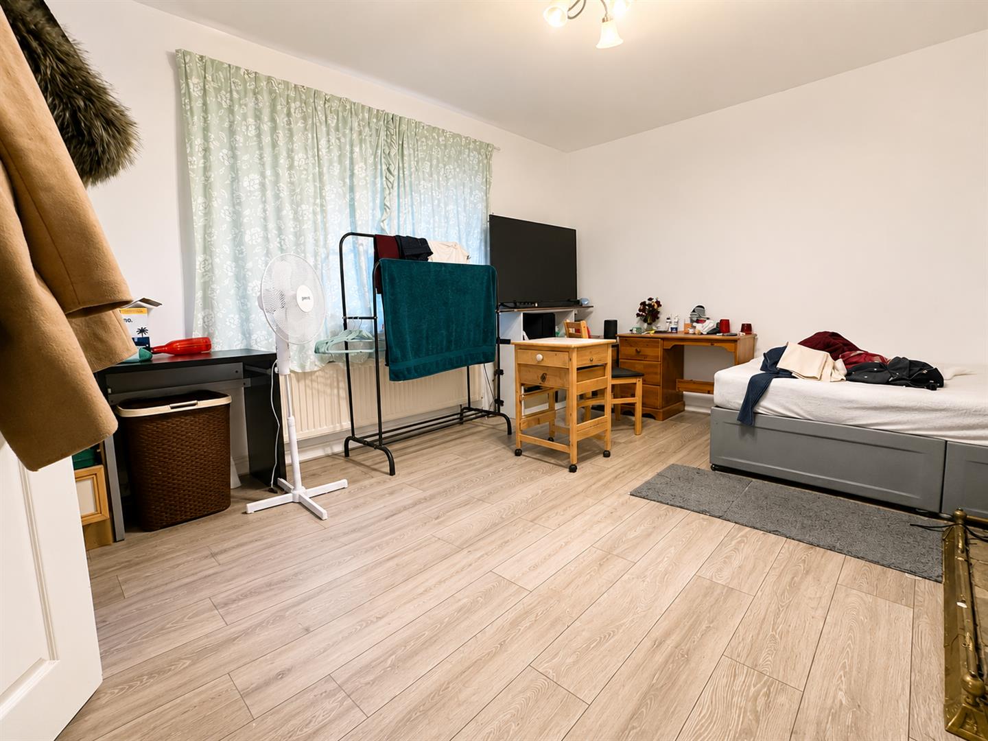 3 bed end of terrace house to rent in Hildenborough Gardens, Bromley 1
