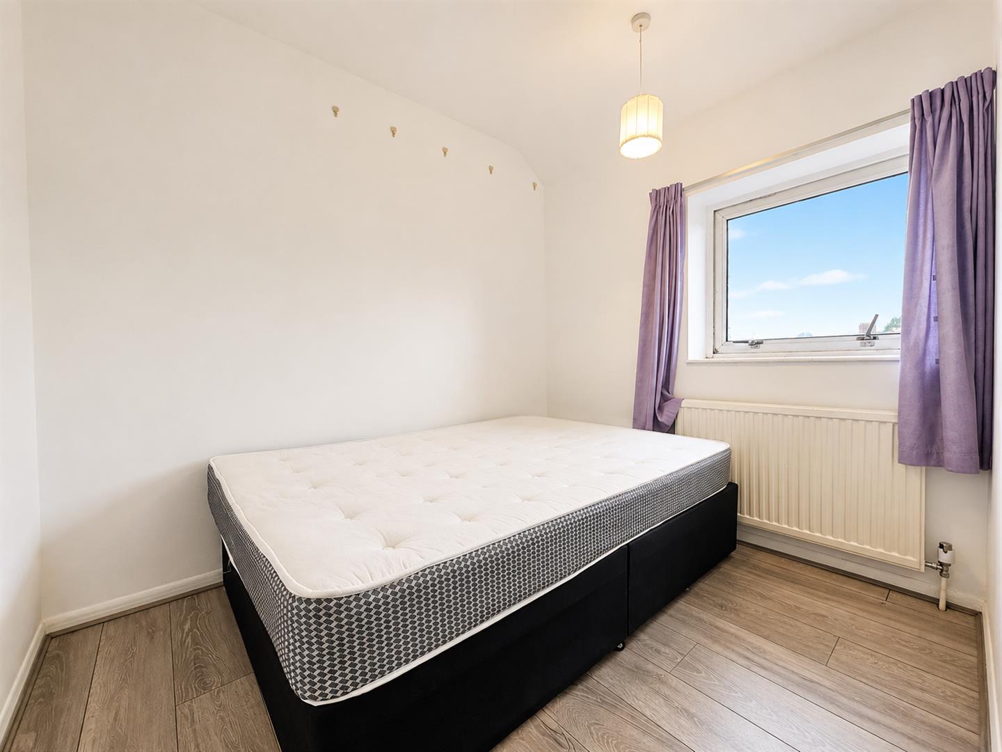 3 bed end of terrace house to rent in Hildenborough Gardens, Bromley 3