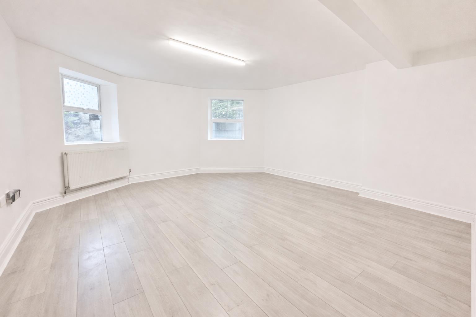 3 bed flat to rent in Eltham Road, London 4