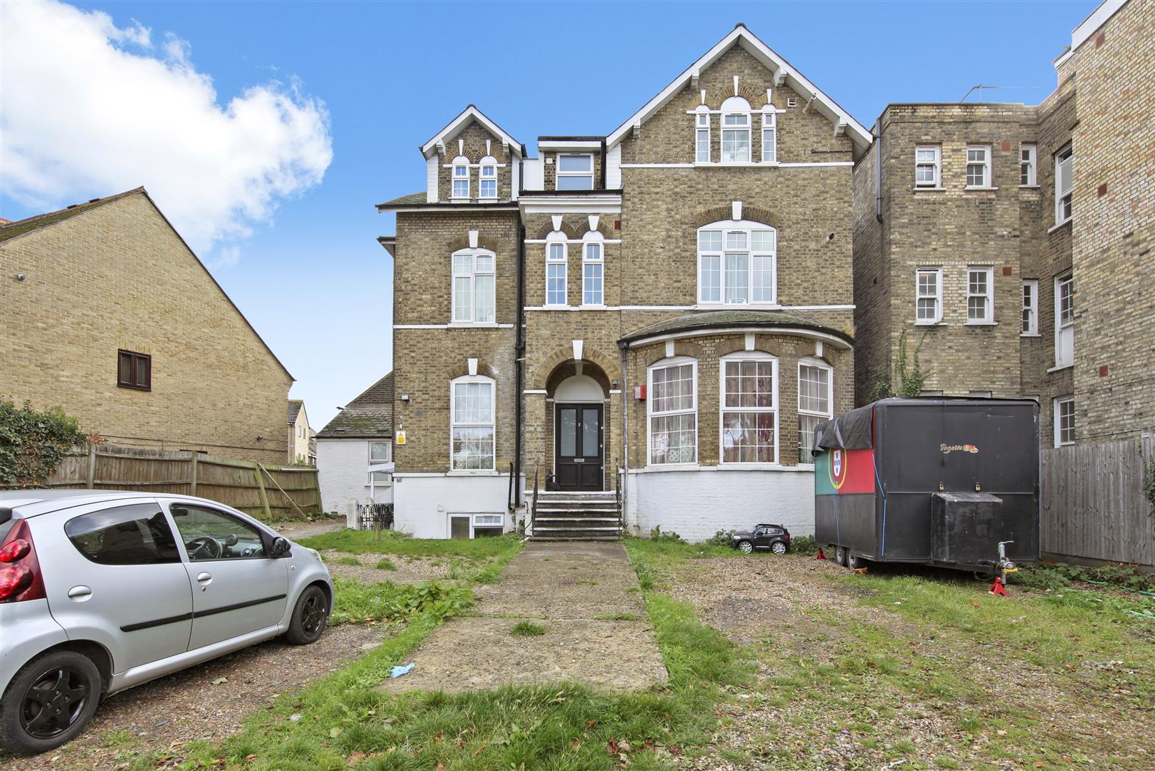 3 bed flat to rent in Eltham Road, London, SE12
