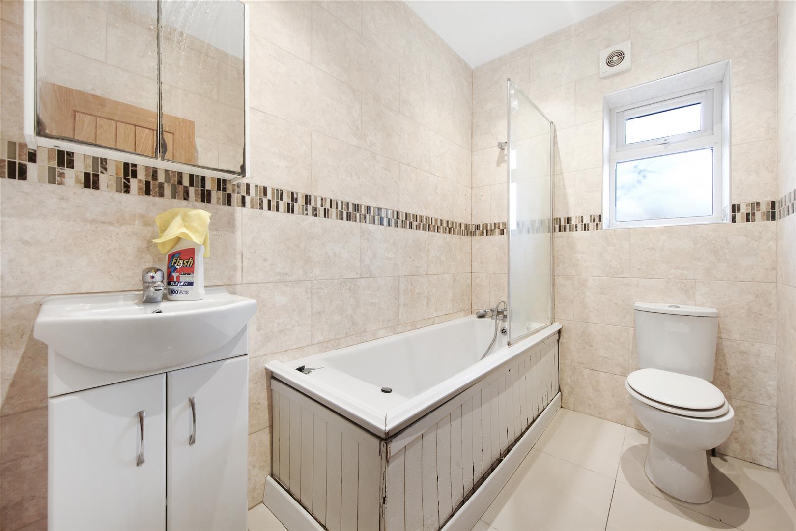 1 bed house share to rent in Courthill Road, London 3