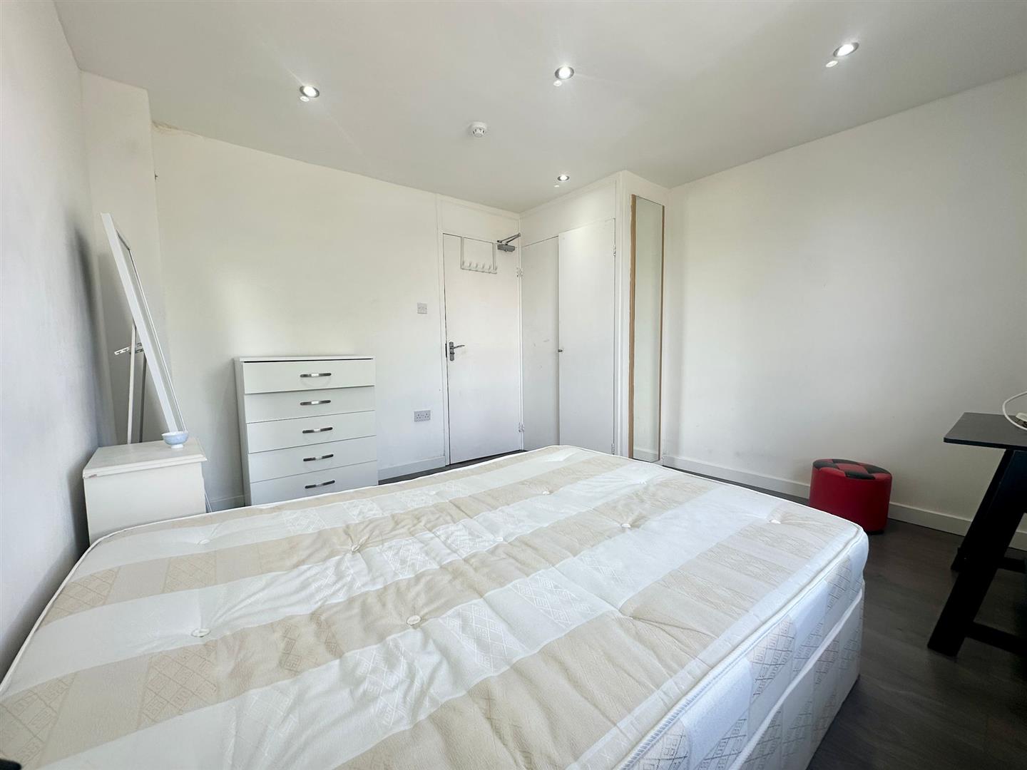 1 bed house share to rent in Slaithwaite Road, London - Property Image 1