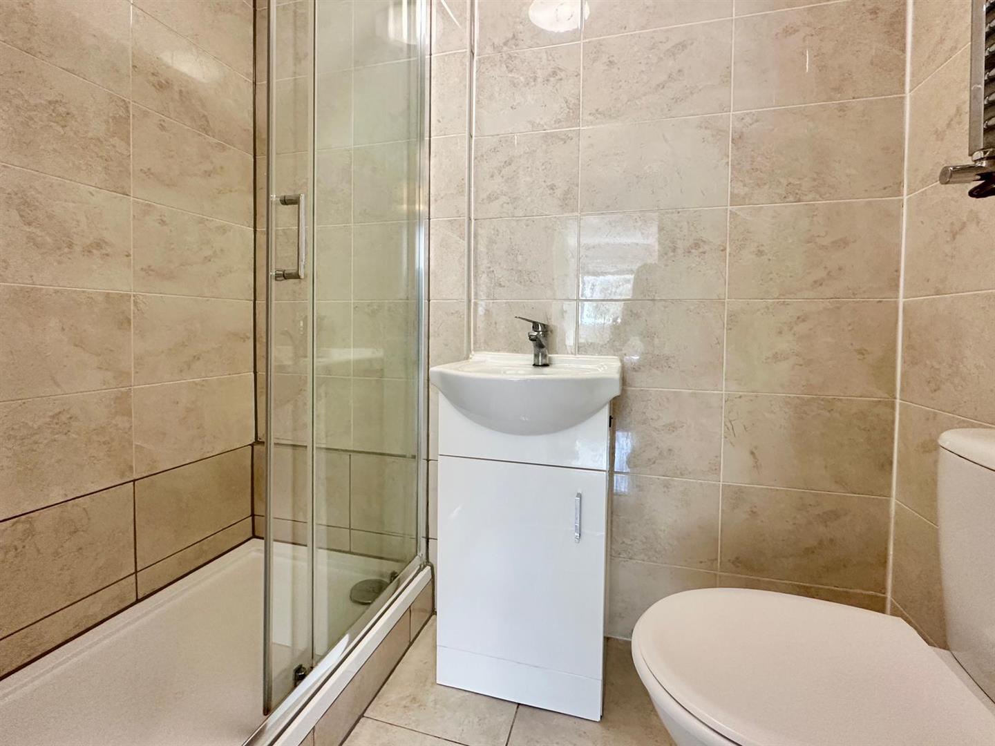 1 bed house share to rent in The Vista, London  - Property Image 3