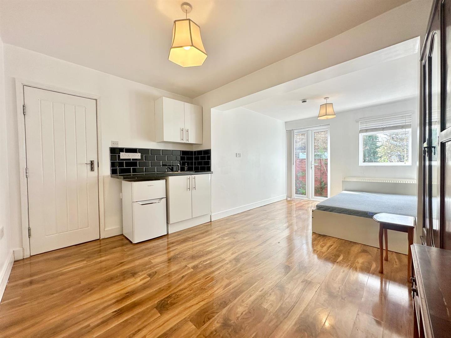 1 bed house share to rent in The Vista, London  - Property Image 2