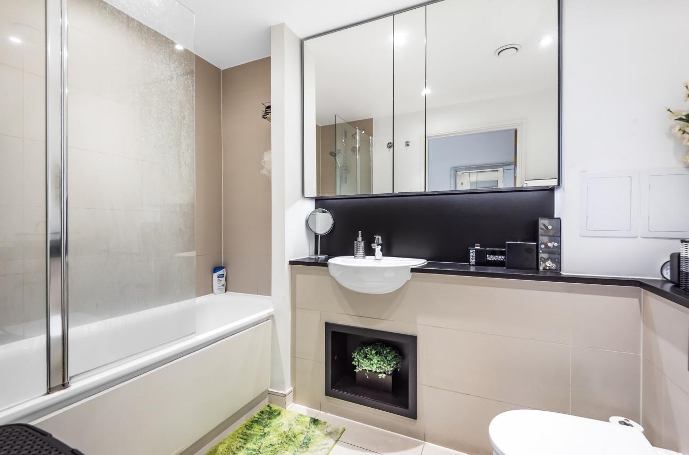 2 bed flat to rent in Elmira Street, London 6