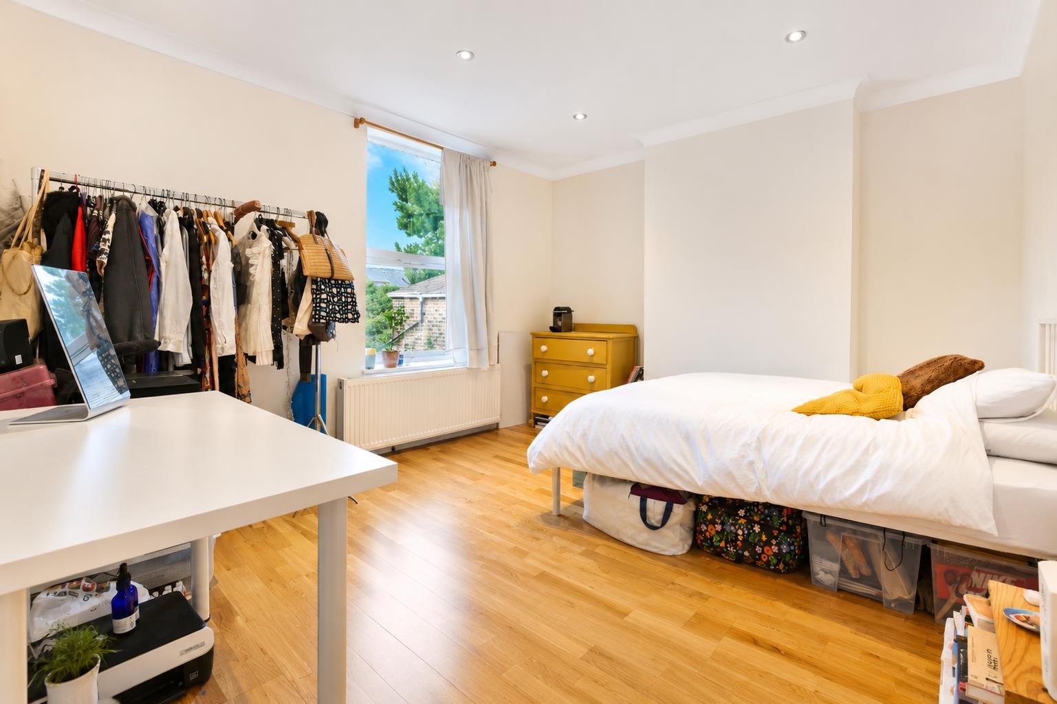 3 bed flat to rent in Shooters Hill Road, London 3