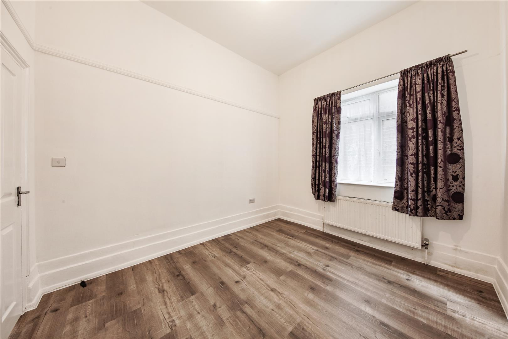 3 bed flat to rent in Eltham Road, London 6