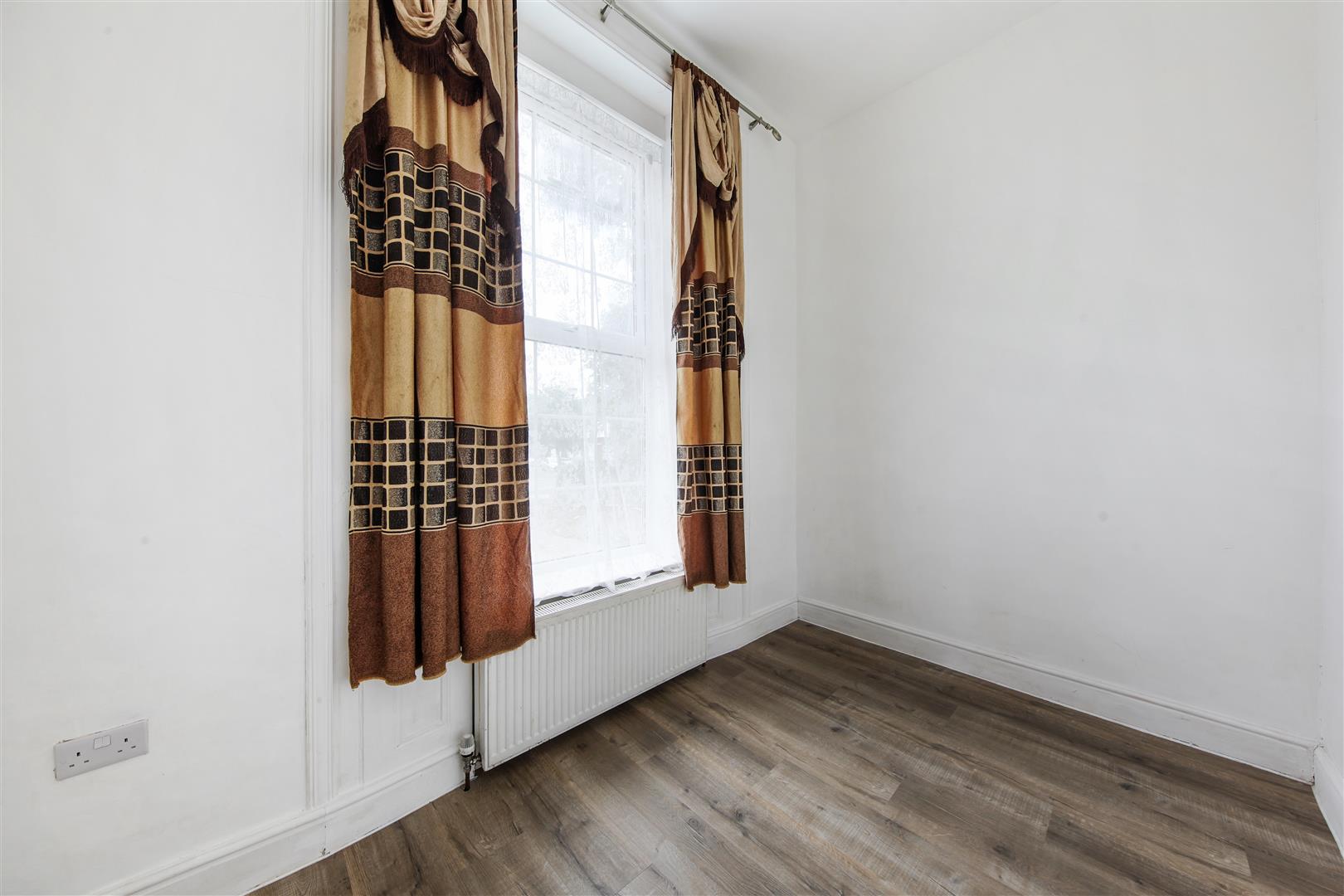3 bed flat to rent in Eltham Road, London  - Property Image 9