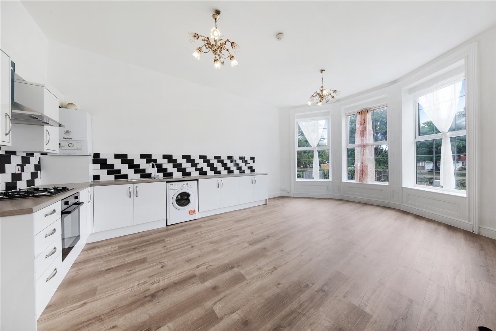 3 bed flat to rent in Eltham Road, London  - Property Image 2