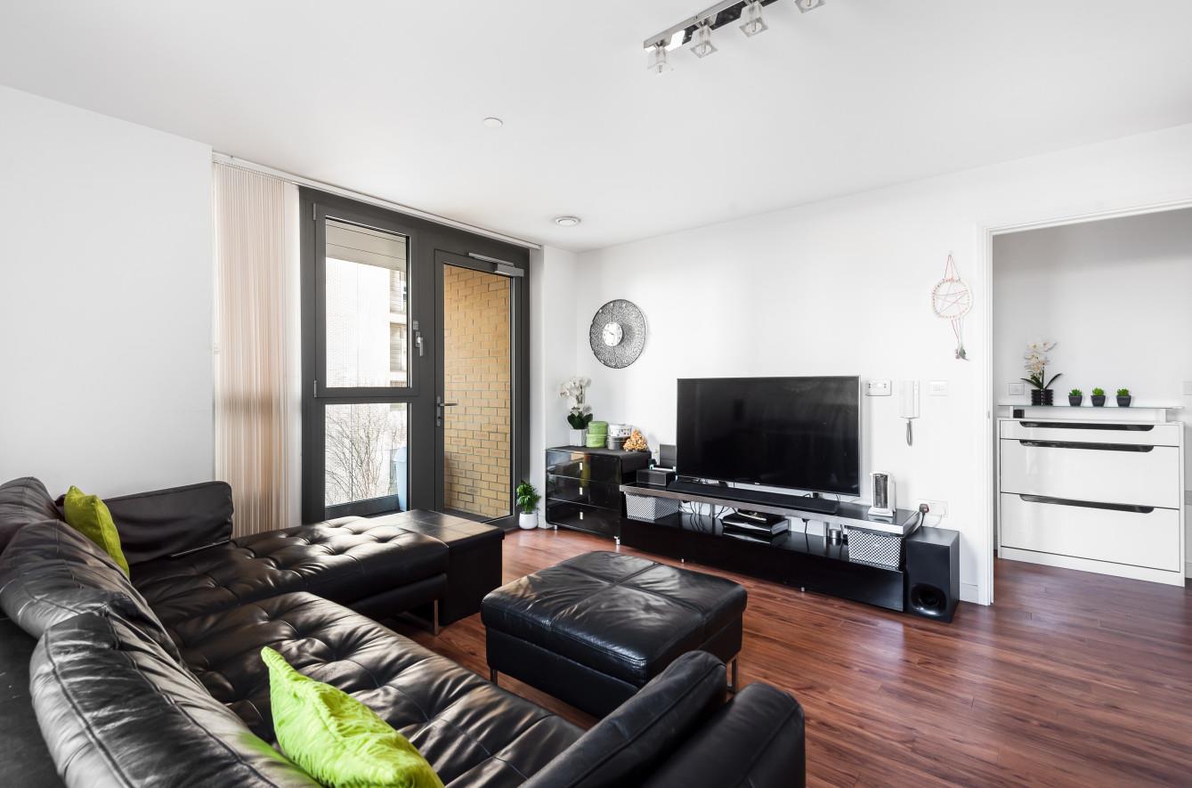 2 bed flat for sale in Elmira Street  - Property Image 3