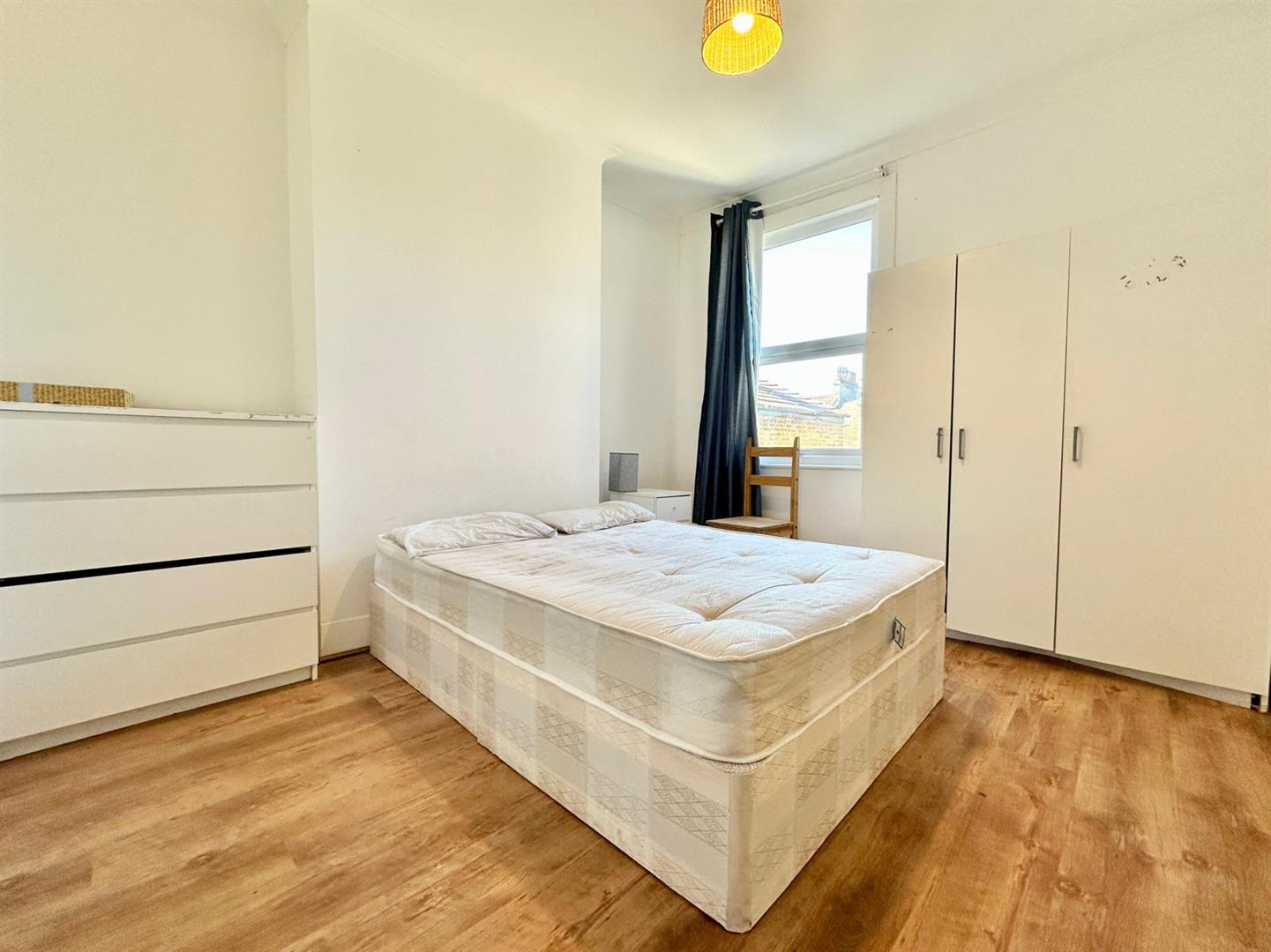 2 bed flat to rent in Medusa Road, London 1