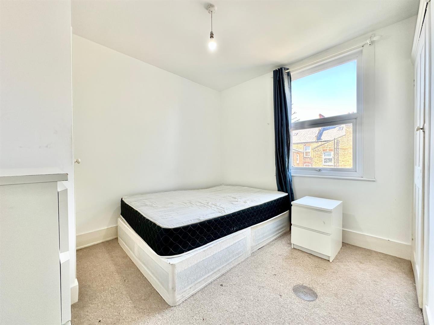 2 bed flat to rent in Medusa Road, London 3